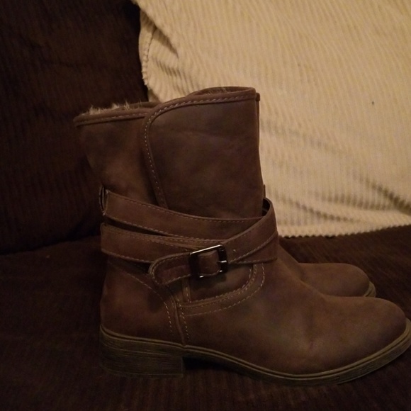 Ankle high boots - Picture 2 of 5